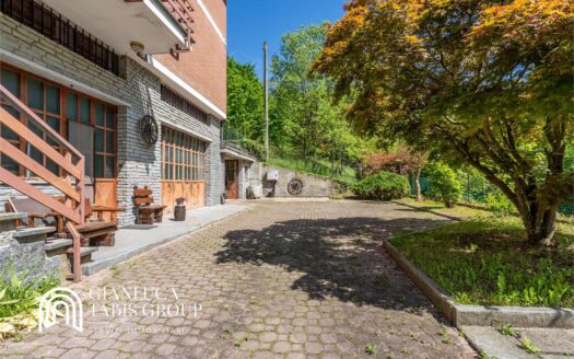 CASA CON TRE APPARTAMENTI