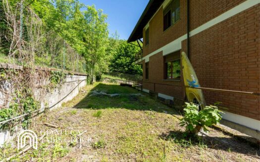 APPARTAMENTO CON GIARDINO IN COLLINA