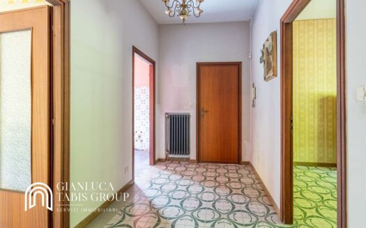 APPARTAMENTO CON GIARDINO IN COLLINA