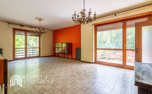 APPARTAMENTO CON GIARDINO IN COLLINA