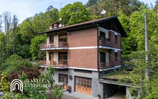 ULTIMO PIANO CON SOTTOTETTO E GIARDINO PRIVATO
