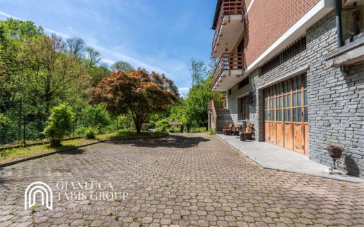 ULTIMO PIANO CON SOTTOTETTO E GIARDINO PRIVATO