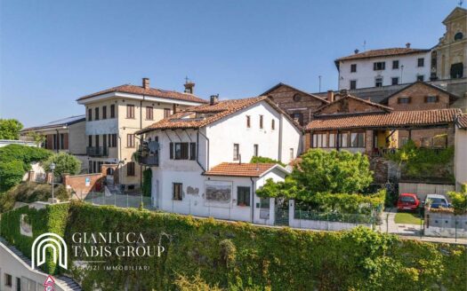 AMPIO APPARTAMENTO CON GIARDINO PRIVATO MARENTINO