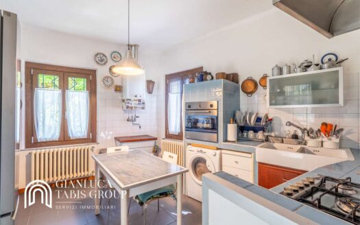 AMPIO APPARTAMENTO CON GIARDINO PRIVATO MARENTINO