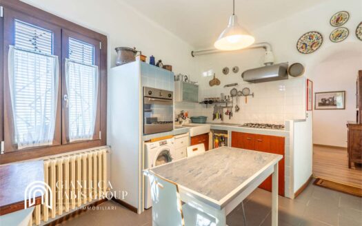AMPIO APPARTAMENTO CON GIARDINO PRIVATO MARENTINO