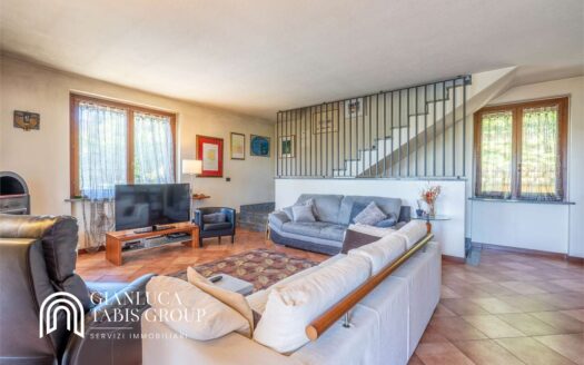VILLA CON PISCINA A MARENTINO