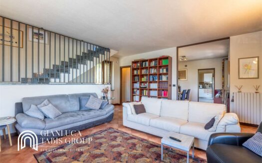 VILLA CON PISCINA A MARENTINO
