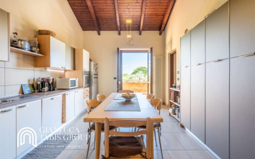 VILLA CON PISCINA A MARENTINO