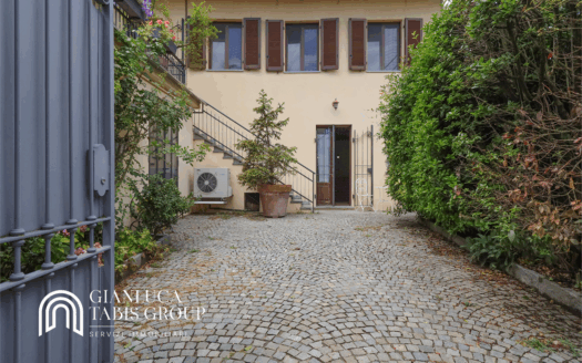 Casa semi-indipendente su due livelli